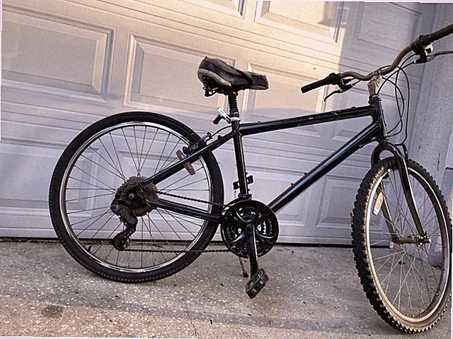 Black Hybrid Bike, Riser Bar, Derailleur Gears, Trigger Shifter, Reflectors