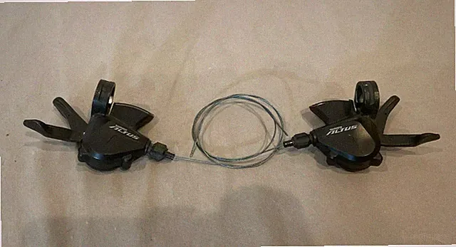 Shimano Altus SL-M2000 3x9 Speed Mountain Bike Trigger Shifters 22.2mm Clamp