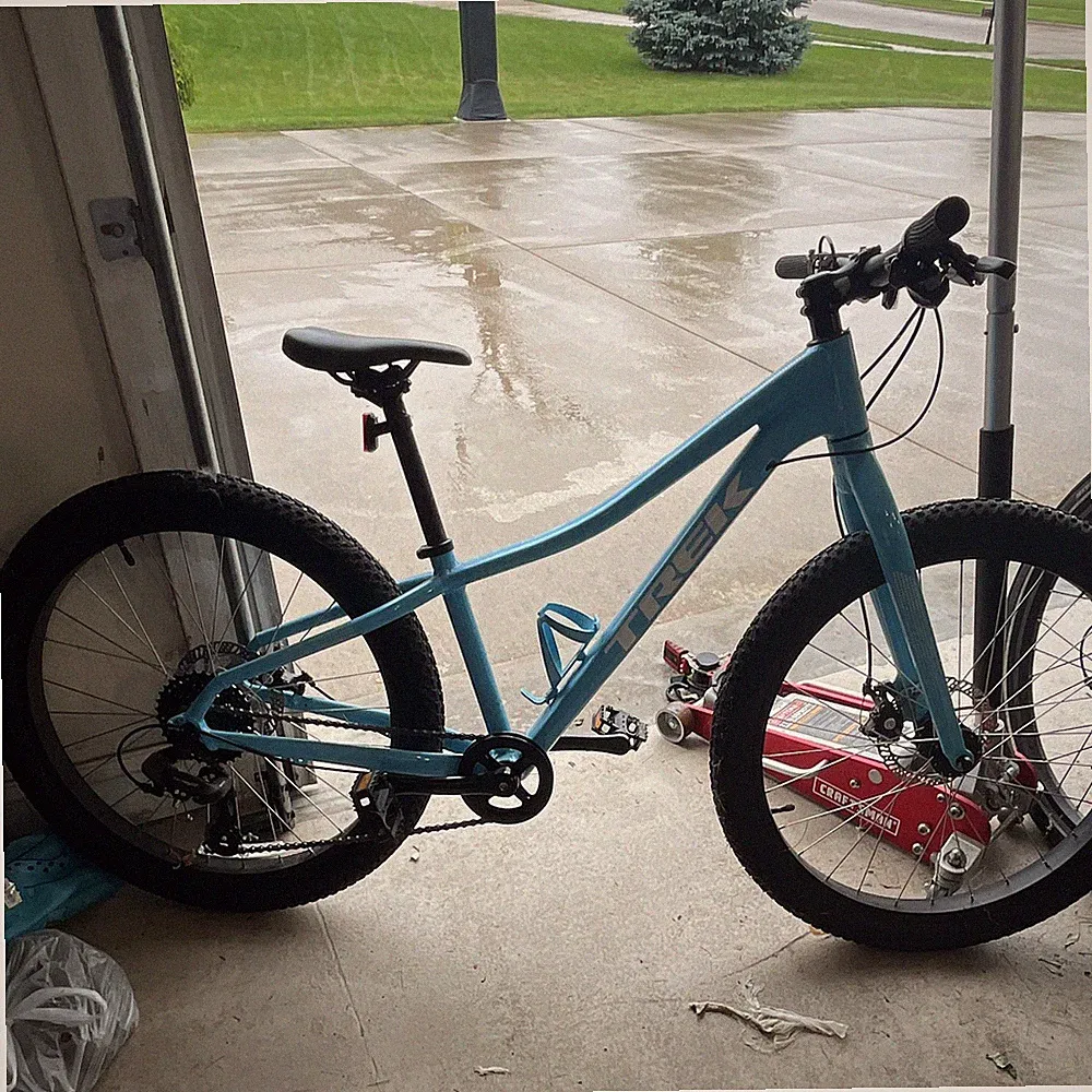 Trek Roscoe 27.5 in M Mountain Bike Flat Bar Mech Disc Trigger Shifter Blue